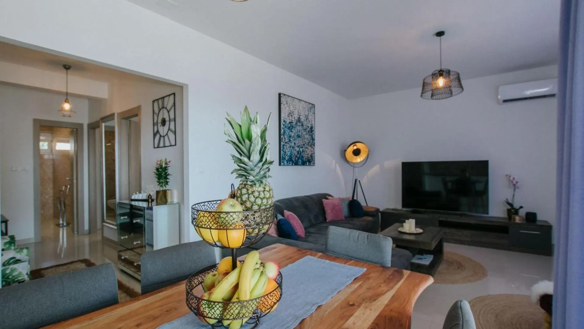 Scenic Sea View Apartment Trogir - Two Bedroom Apartment With Balcony And Sea View 0*,  Kroatien