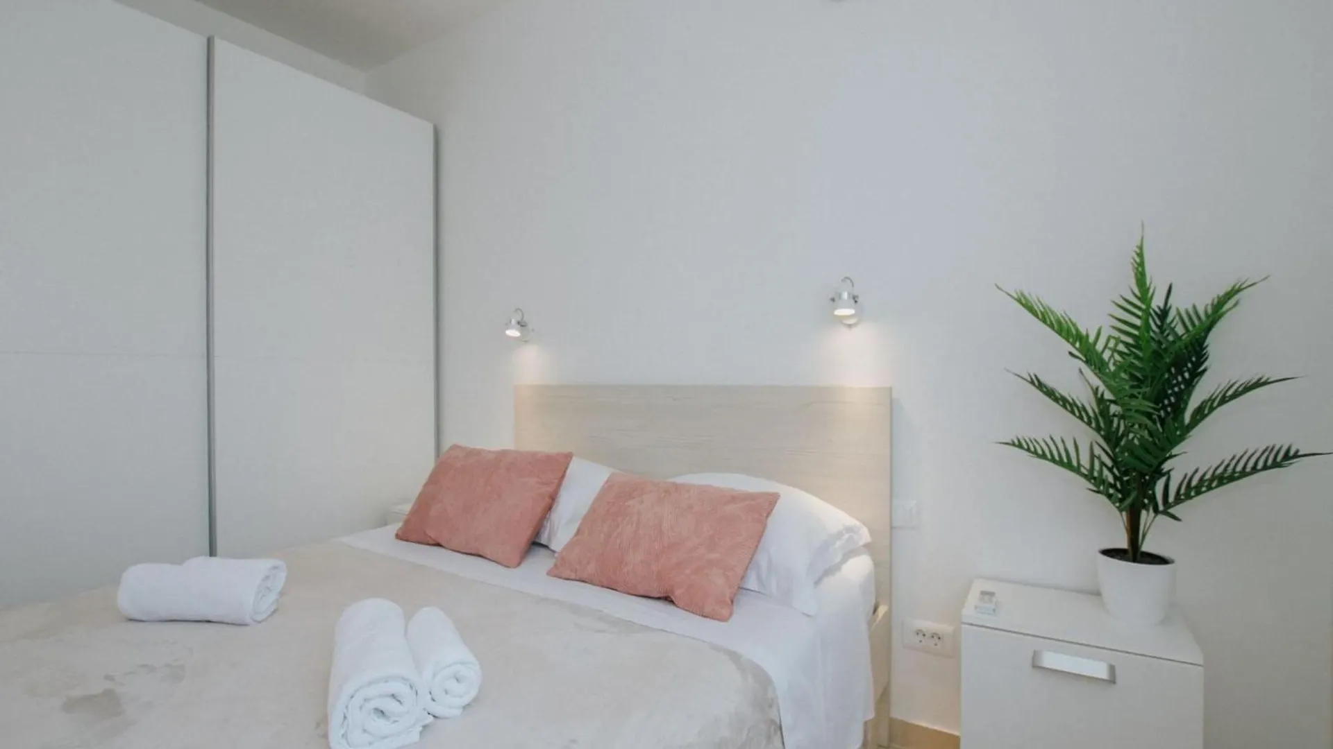 Scenic Sea View Apartment Trogir - Two Bedroom Apartment With Balcony And Sea View 0*,